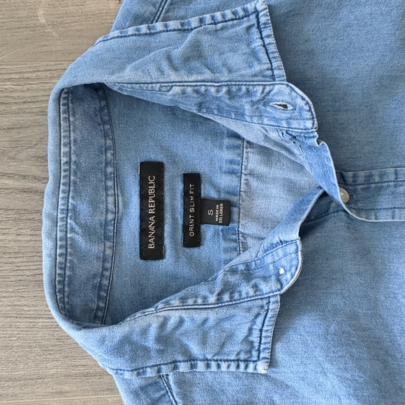 Banana Republic chambray shirt - Picture 2 of 2